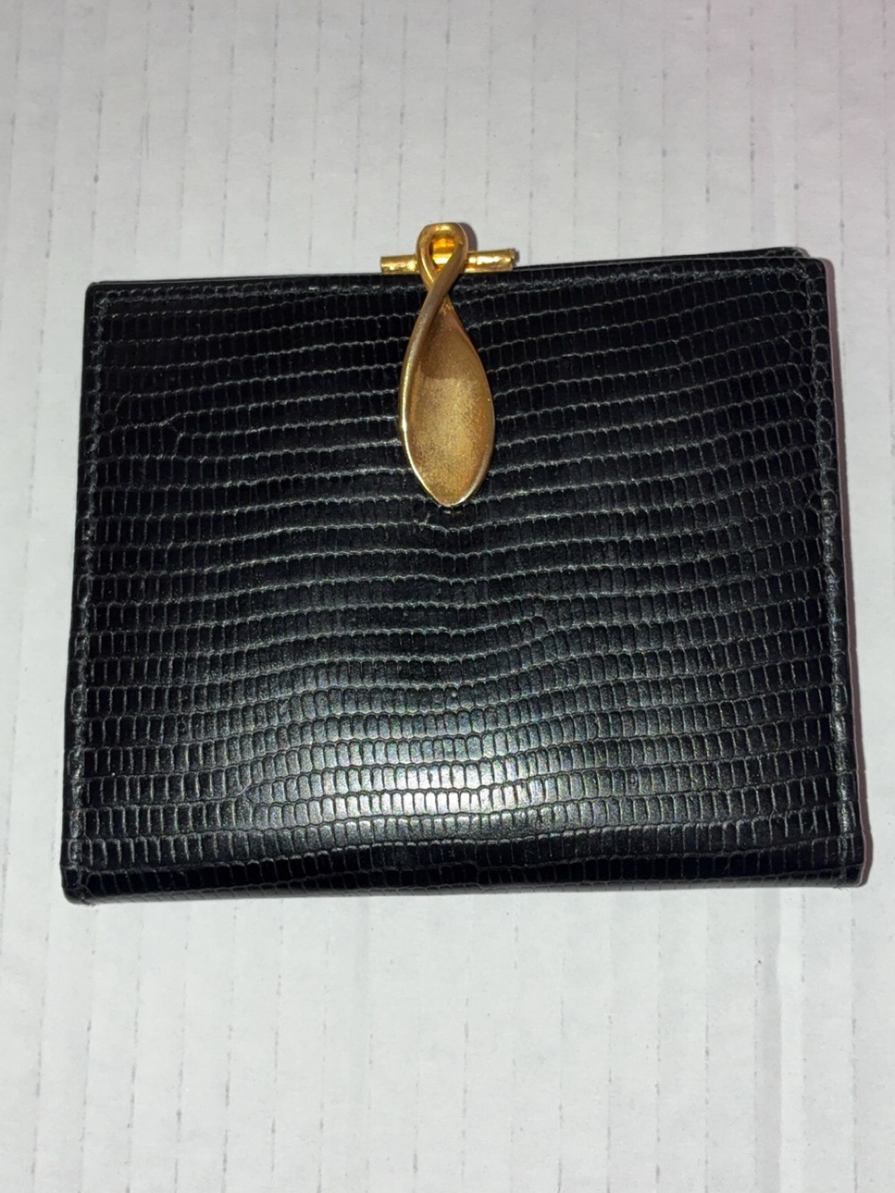 Classic Black Lizard-Textured wallet with Gold Accent